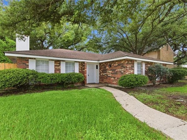 7920 BRANCH Drive , New Orleans, LA 70128