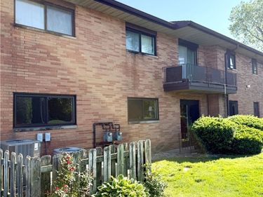 24665 Clareshire Drive, Unit 104, North Olmsted, OH 44070