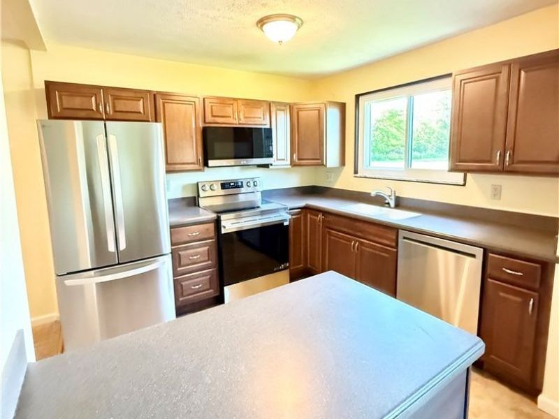 24665 Clareshire Drive, Unit 104, North Olmsted, OH 44070 Photo 4