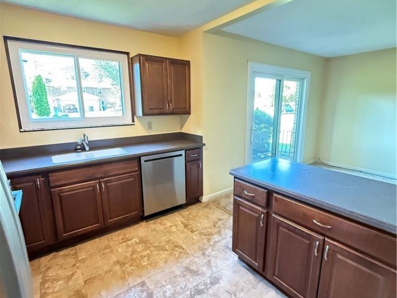 24665 Clareshire Drive, Unit 104, North Olmsted, OH 44070 Photo 5
