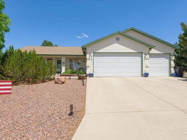 319 W Blue Jay Place, Pueblo West, CO 81007