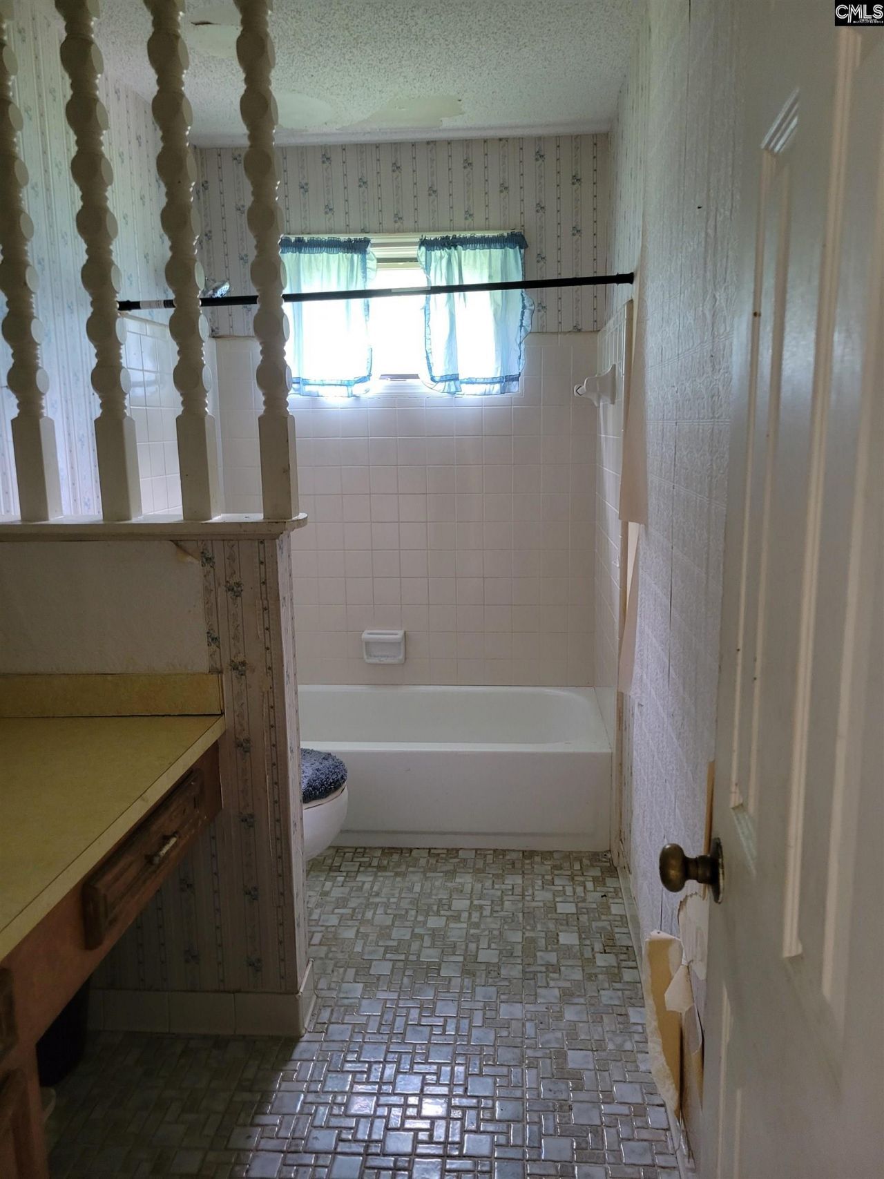 8416 Little John Drive  Photo 10