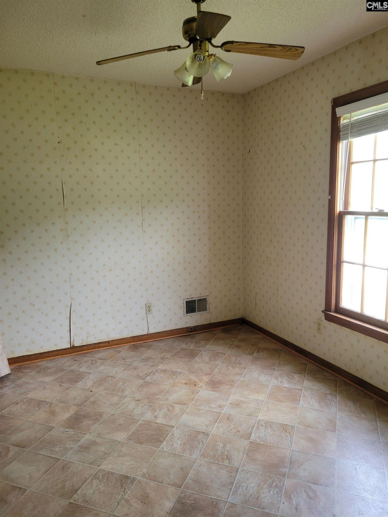 8416 Little John Drive  Photo 6