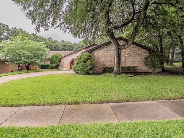 608 Sandlin Drive, Bedford, TX 76021