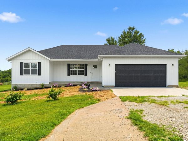 5106 S 165th Road , Bolivar, MO 65613