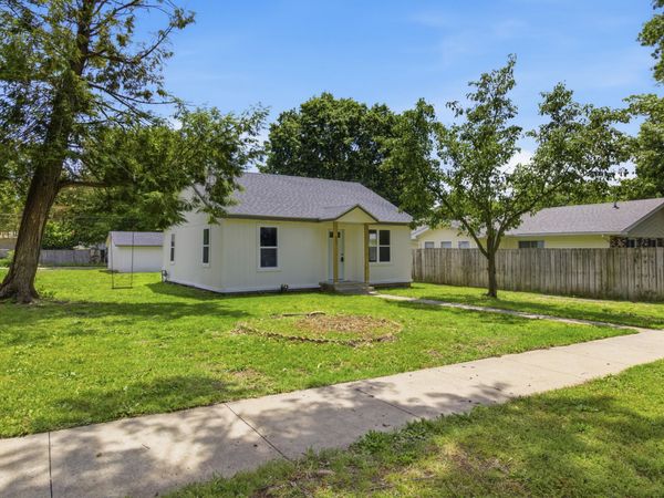 605 N Lincoln Avenue , Monett, MO 65708