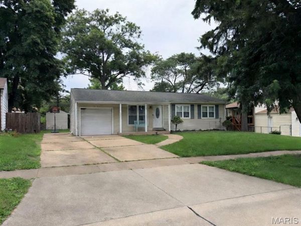 2883 Foxwood Drive , Maryland Heights, MO 63043