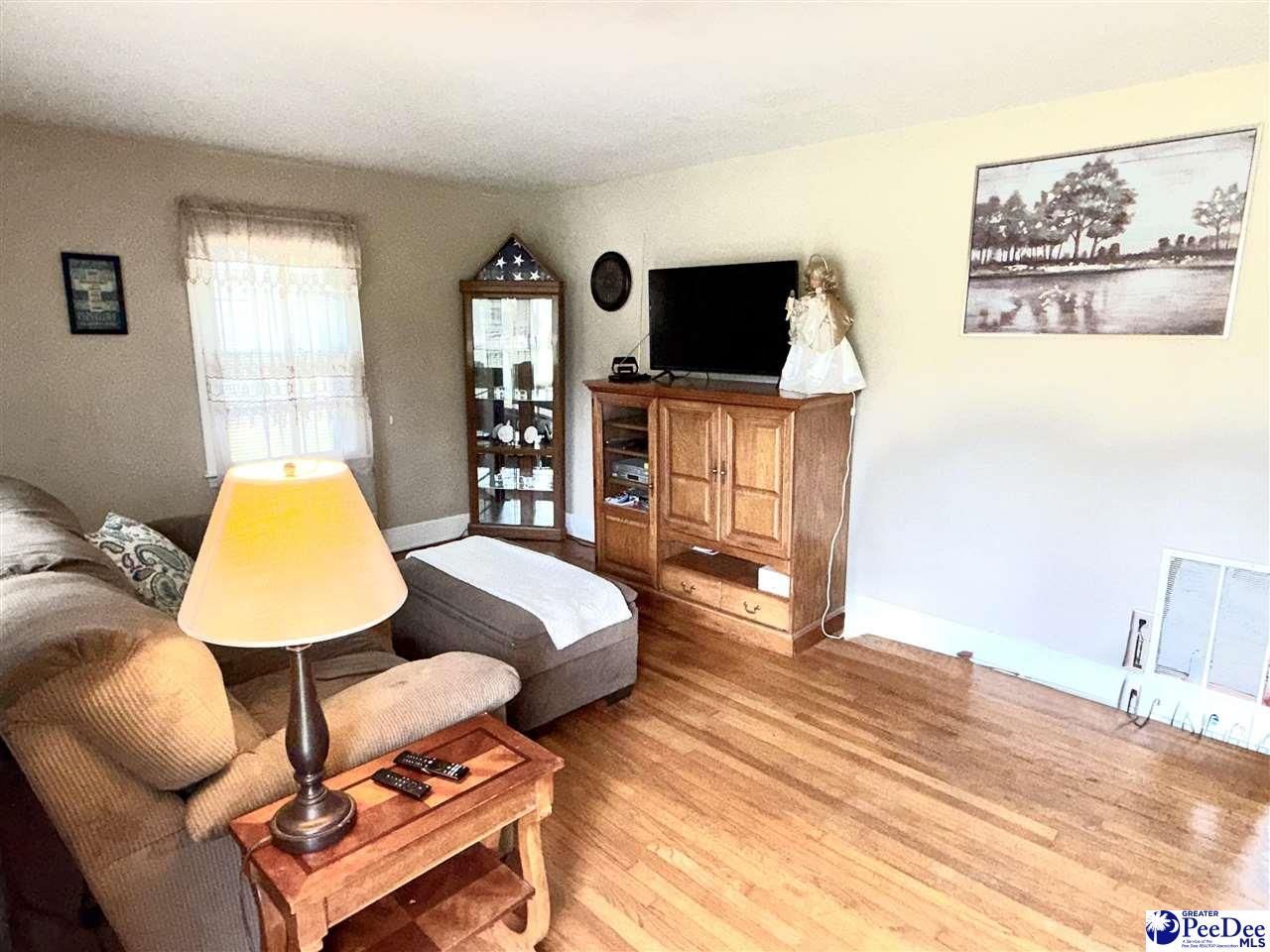 1402 Rollins Avenue Photo 5