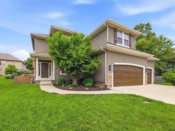24504 W 80th Place, Lenexa, KS 66227