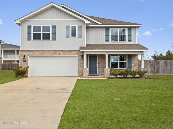 8588 Palmetto Drive, Ocean Springs, MS 39564