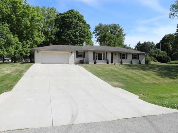 W277S8810 Lakeside DRIVE, Mukwonago, WI 53149