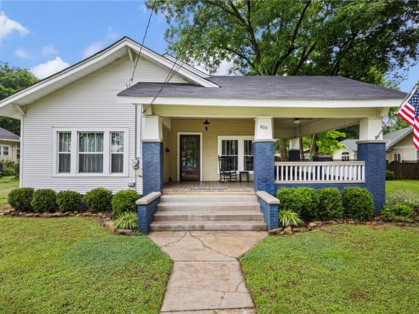 809 N Oak Street, Morrilton, AR 72110