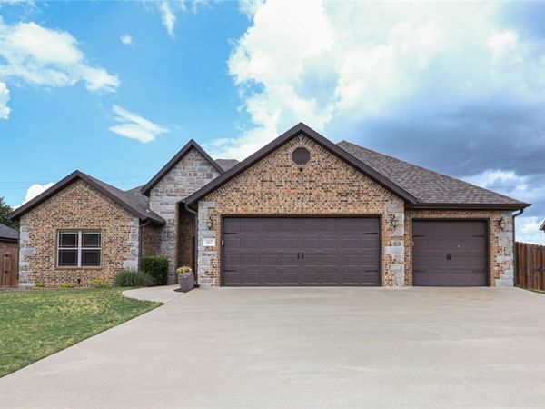 307 Pebble Beach Drive , Cave Springs, AR 72718
