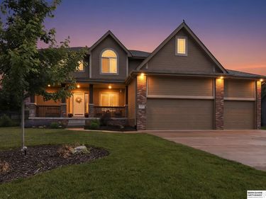 7615 Ponderosa Drive, Papillion, NE 68046