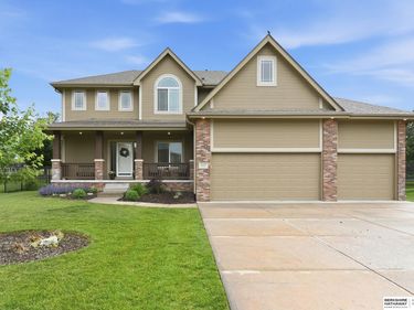 7615 Ponderosa Drive, Papillion, NE 68046