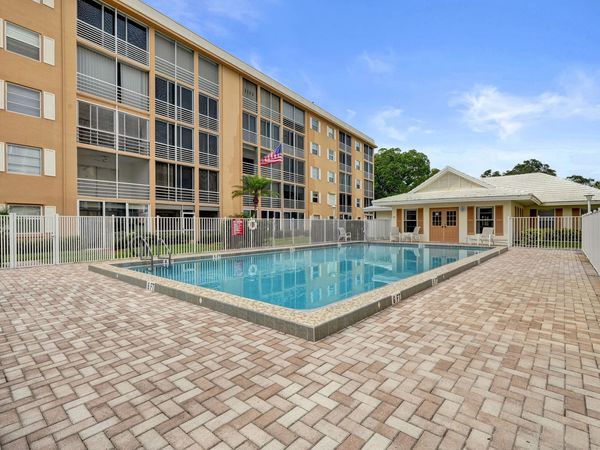 304 Golfview Road, Unit 304, North Palm Beach, FL 33408
