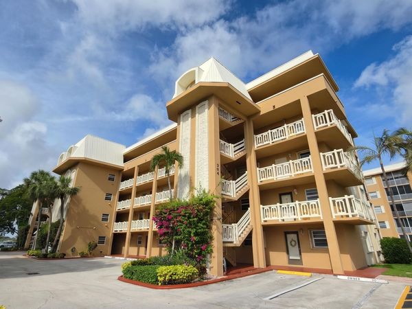 304 Golfview Road, Unit 304, North Palm Beach, FL 33408