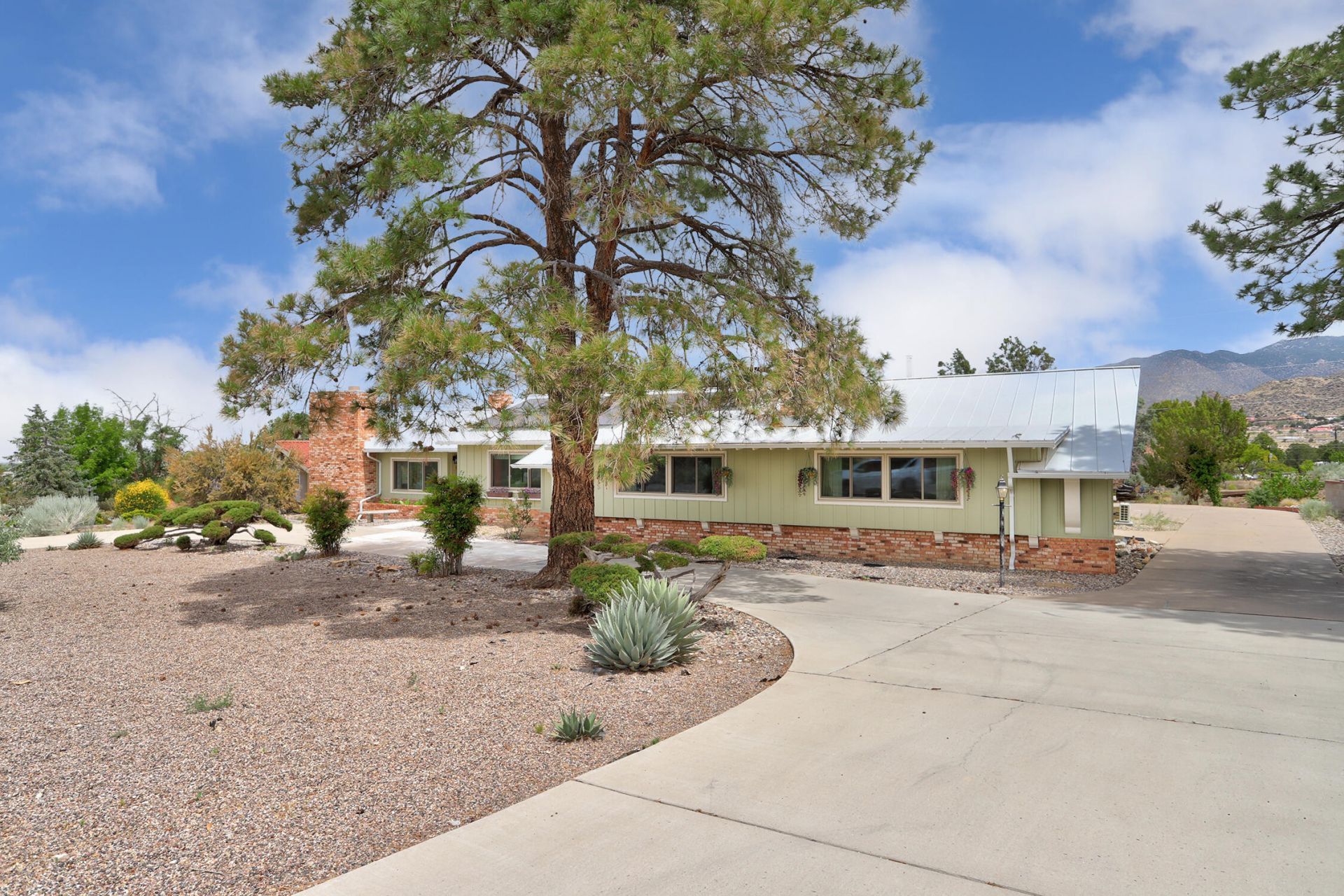 904 Stagecoach Road Se, Albuquerque, NM 87123 Main Photo