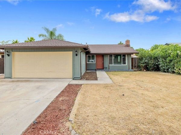 534 W Swift Avenue, Clovis, CA 93612