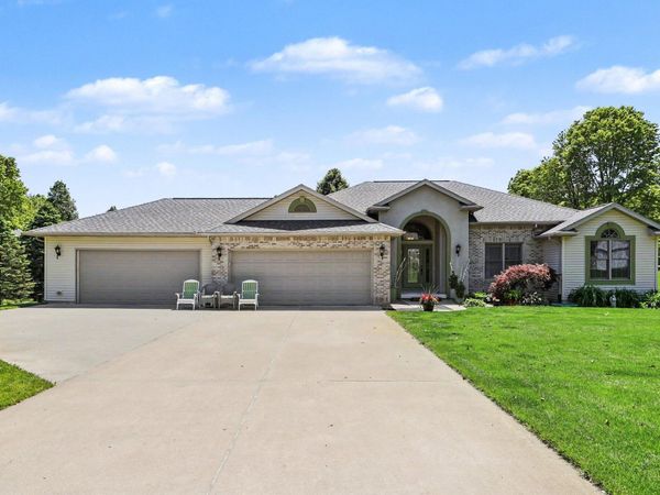 174 Hickory Hills, Marshall, MI 49068