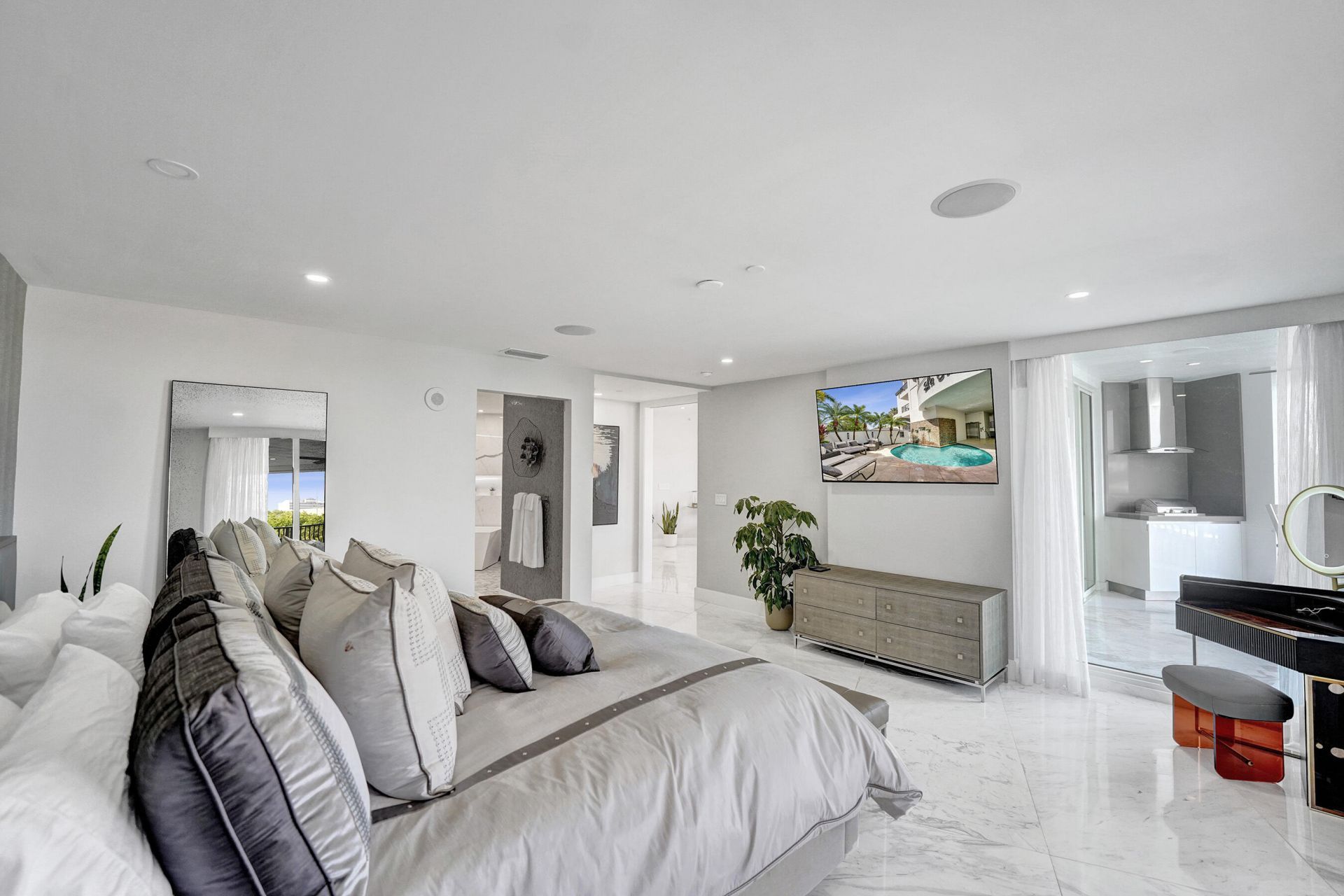 615 Bayshore Drive, Unit 402, Fort Lauderdale, FL 33304 Photo