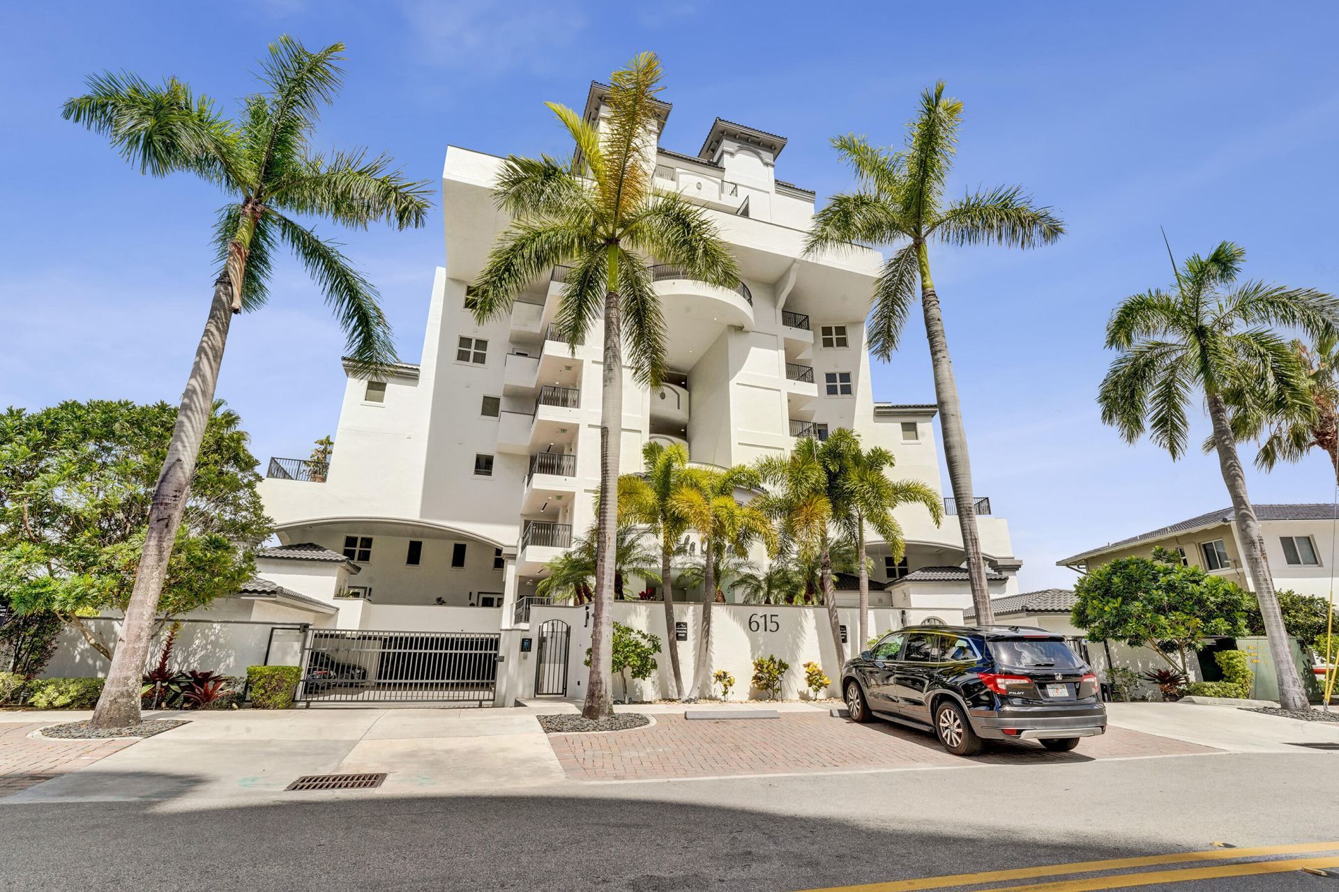 615 Bayshore Drive, Unit 402, Fort Lauderdale, FL 33304 Photo