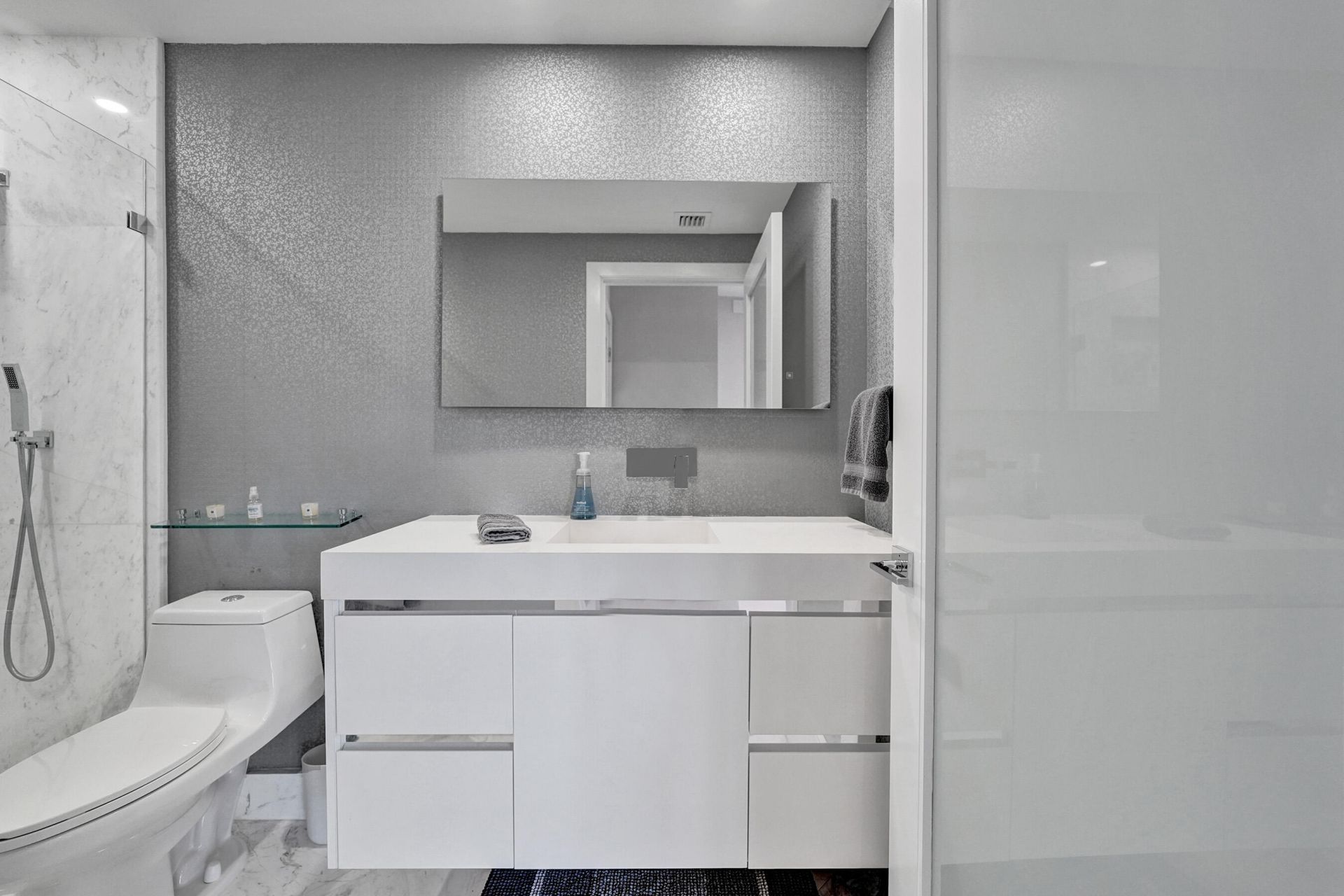 615 Bayshore Drive, Unit 402, Fort Lauderdale, FL 33304 Photo