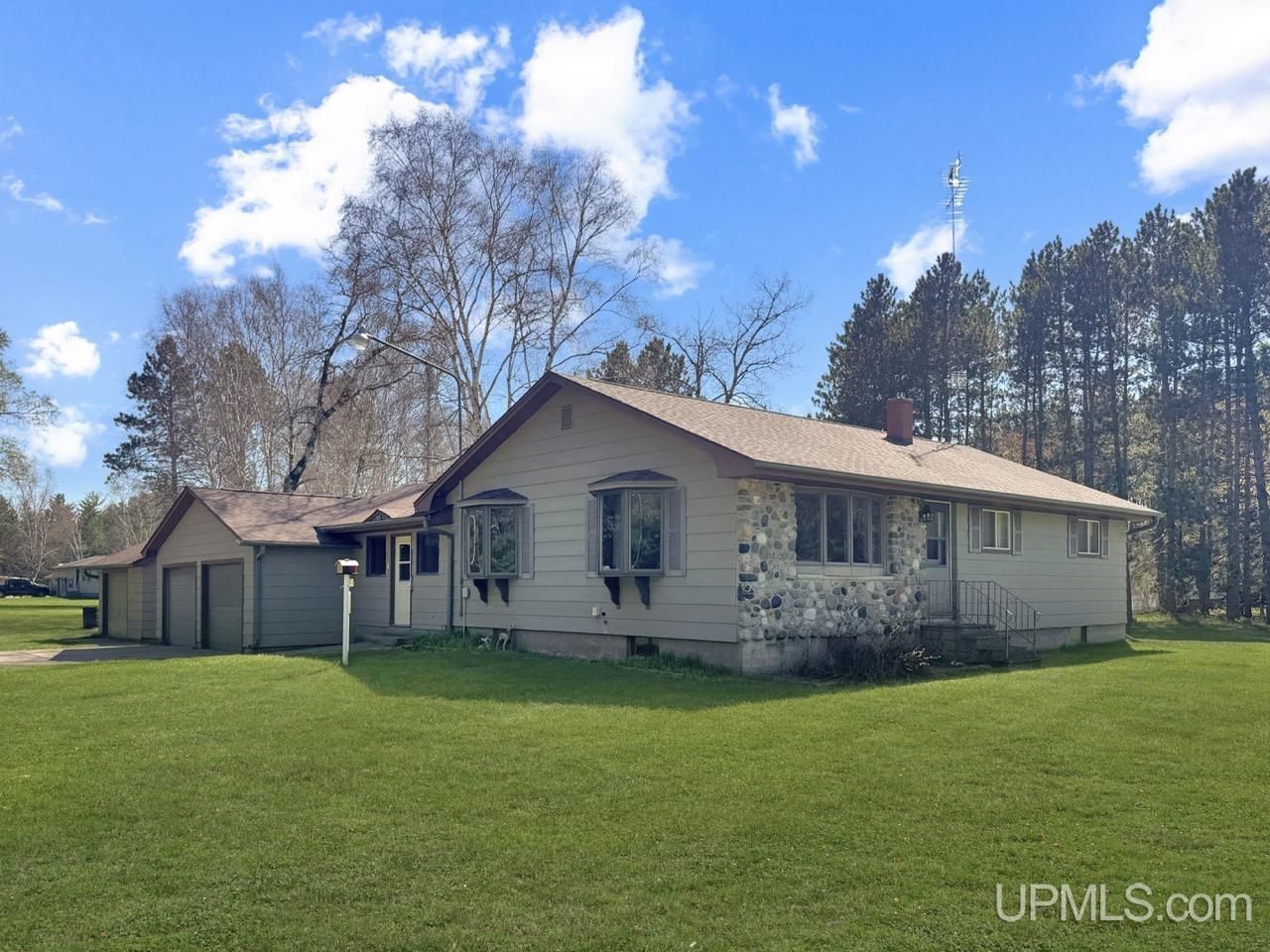 104 S Timberline Trail, Crystal Falls Twp, MI 49920 Main Photo