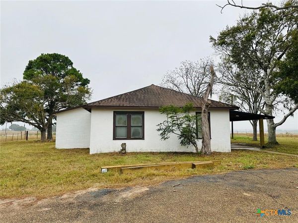 1696 E Fm 884 , Yorktown, TX 78164
