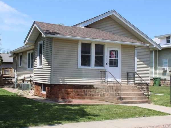 105 Grant Avenue, Lowden, IA 52255