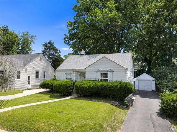 2828 Manderly Drive, St Louis, MO 63144