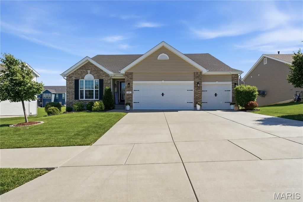 104 Hannahs Mill Drive , Lake Saint Louis, MO 63367 Main Photo
