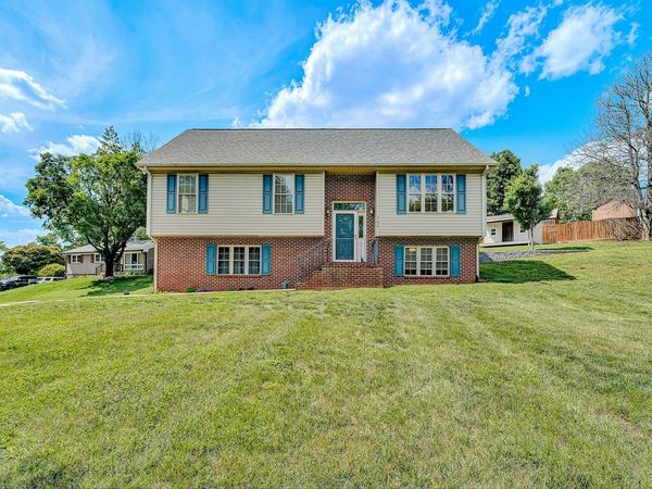 742 Pitt AVE , Vinton, VA 24179