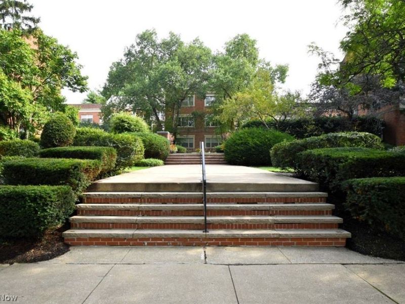 15825 Van Aken Boulevard, Unit 304W, Shaker Heights, OH 44120 Photo 2