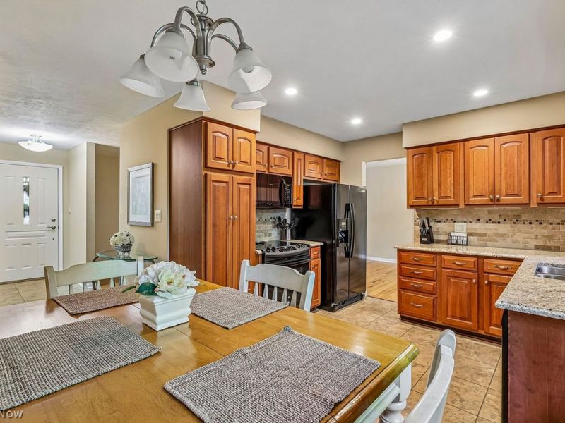 8628 Cedar Road, Chesterland, OH 44026 Photo 10