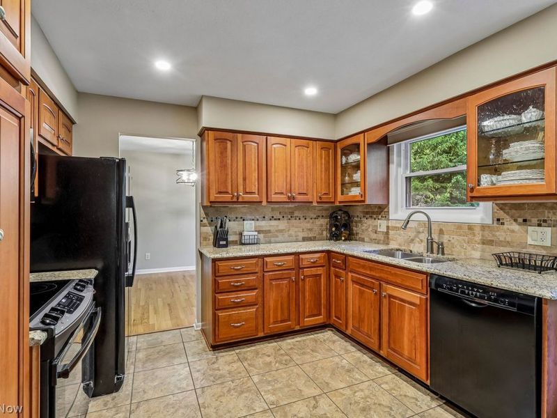 8628 Cedar Road, Chesterland, OH 44026 Photo 11