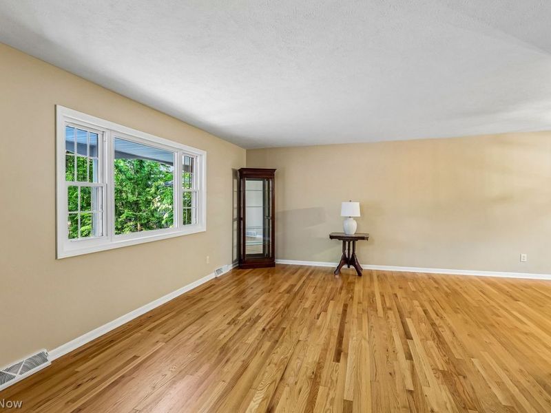 8628 Cedar Road, Chesterland, OH 44026 Photo 3