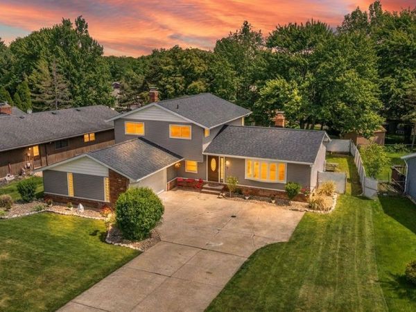 13988 Bennington Boulevard , Middleburg Heights, OH 44130