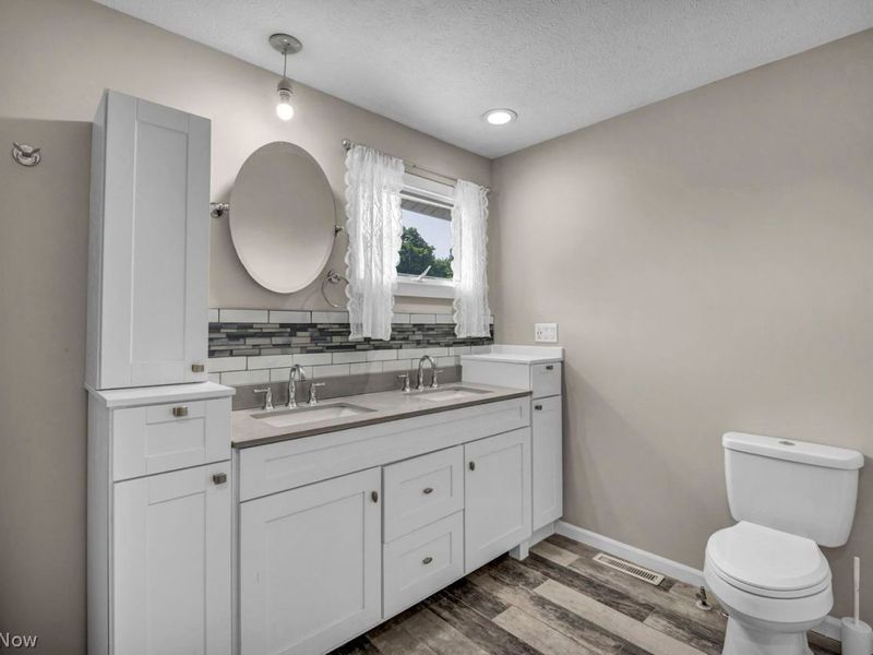 13988 Bennington Boulevard, Middleburg Heights, OH 44130 Photo 18