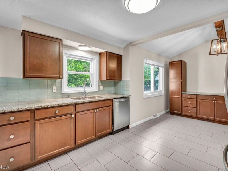13988 Bennington Boulevard, Middleburg Heights, OH 44130 Photo 9