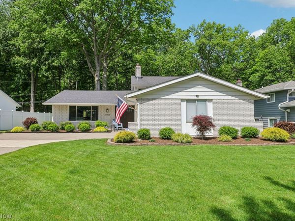 5958 Dorothy Drive , North Olmsted, OH 44070