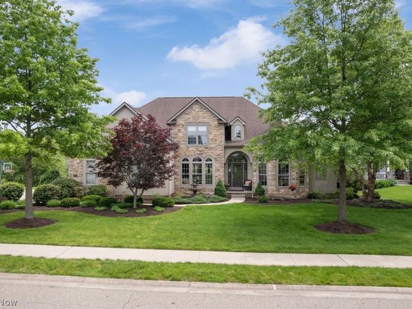 910 Braemar Circle NE, North Canton, OH 44720