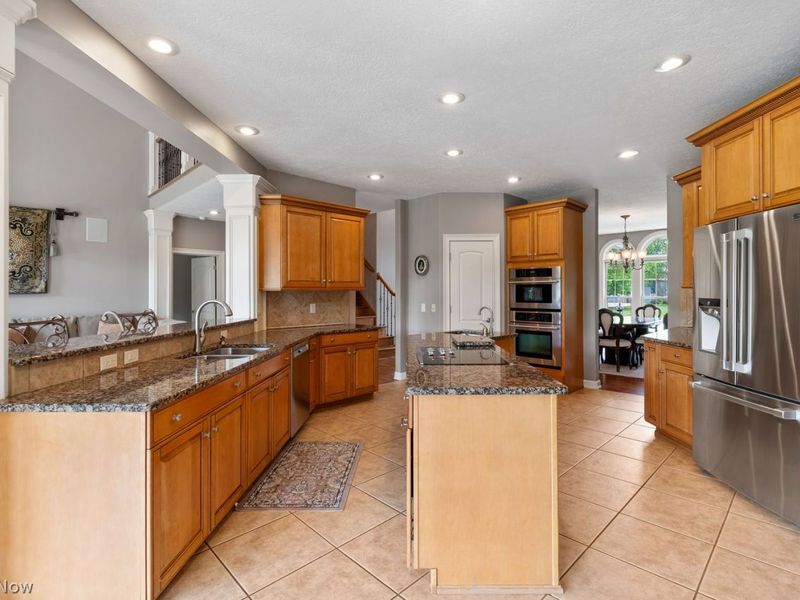 910 Braemar Circle NE, North Canton, OH 44720 Photo 10