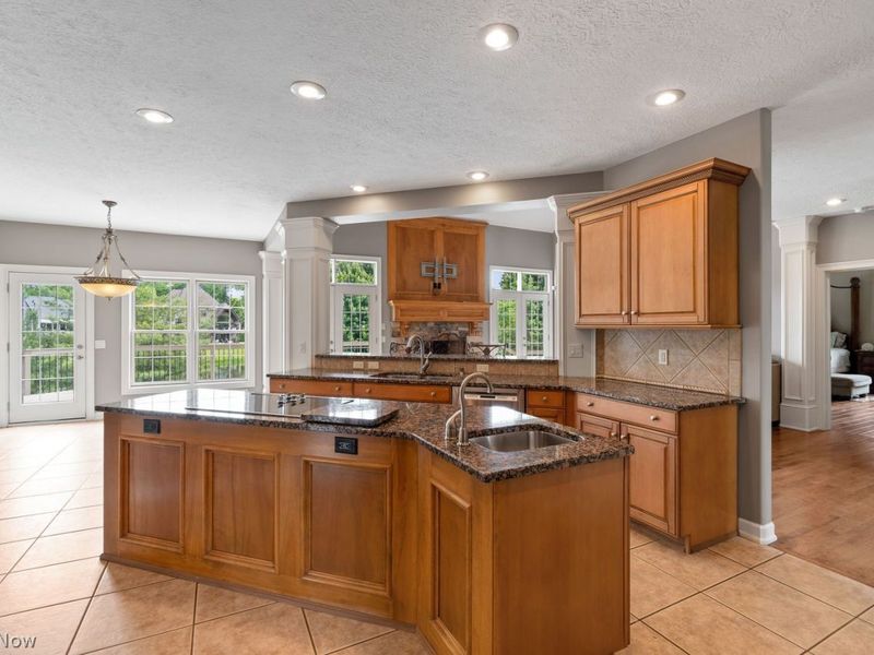 910 Braemar Circle NE, North Canton, OH 44720 Photo 11