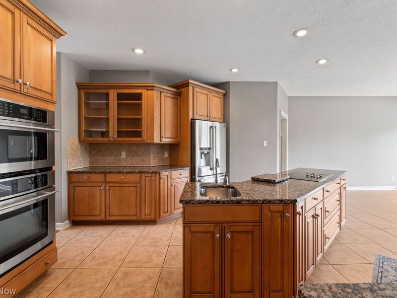 910 Braemar Circle NE, North Canton, OH 44720 Photo 12
