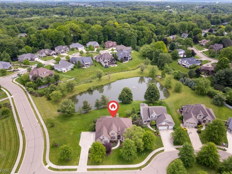 910 Braemar Circle NE, North Canton, OH 44720 Photo 3