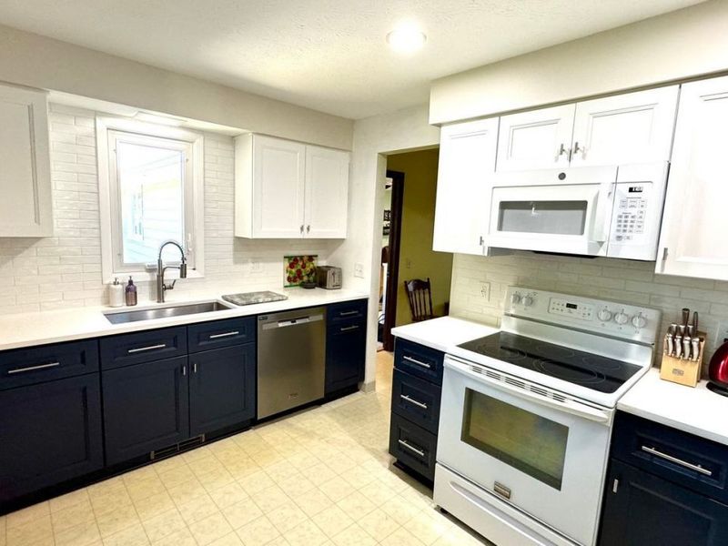 20438 White Bark Drive, Strongsville, OH 44149 Photo 4
