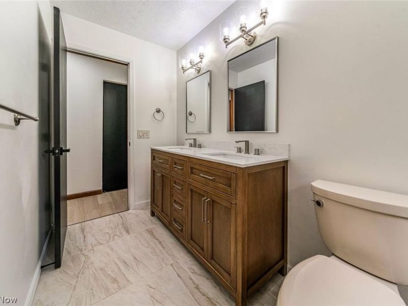 9917 Vienna Drive , Parma, OH 44130 Photo 10