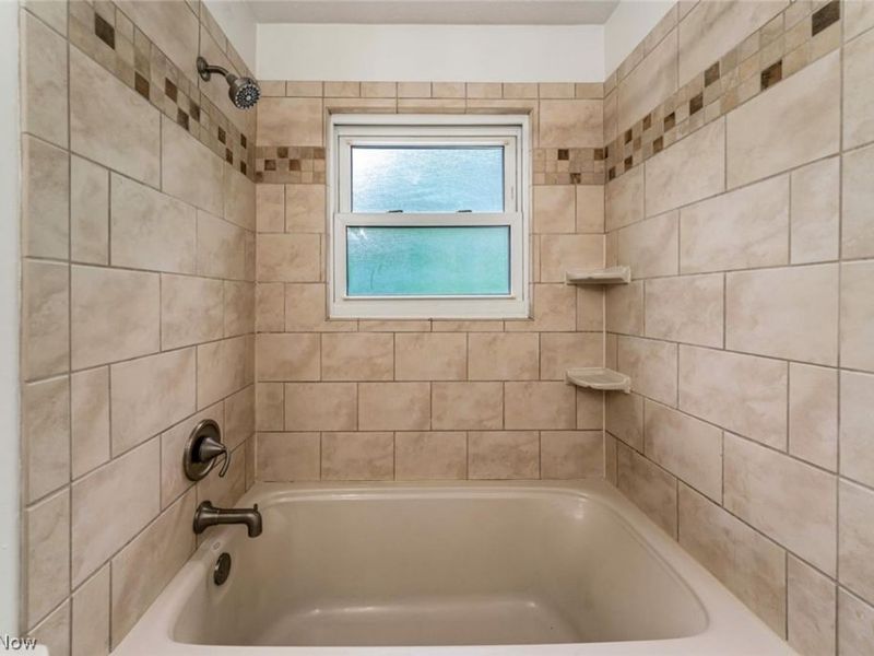 9917 Vienna Drive , Parma, OH 44130 Photo 11
