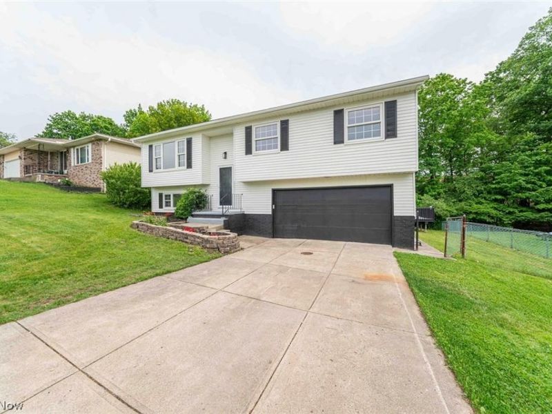 9917 Vienna Drive , Parma, OH 44130 Photo 2